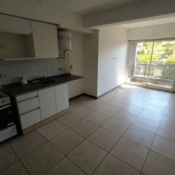 Monoambiente con balcon al frente - Arroyito - Rosario