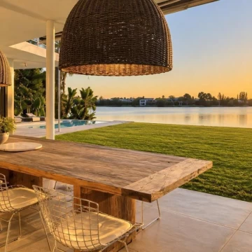 Casa moderna al lago con gran diseño y espectaculares atardeceres en Santa Bárbara