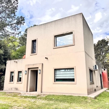 Casa en venta APTA CRÉDITO 3 ambientes con pileta, Barrio Parque Natura 