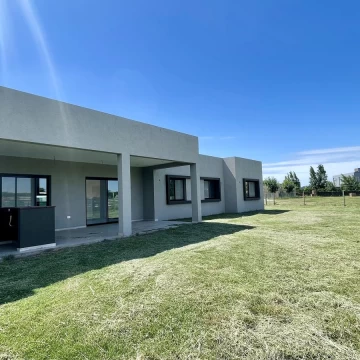 Casa en venta en San Sebastian Area 1 - A Estrenar