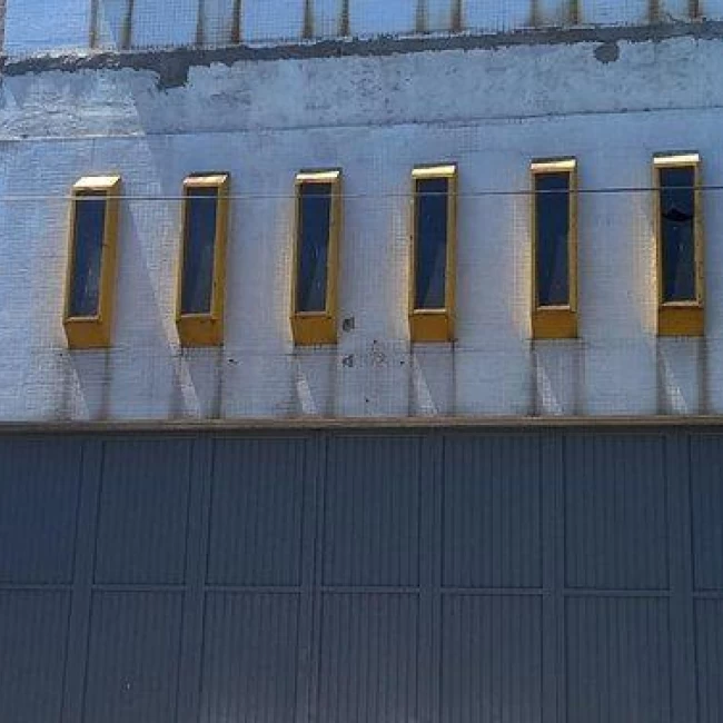 GALPÓN ALQUILER FLORES DE 780m² SIN COLUMNAS
