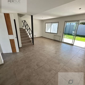 Duplex en alquiler 3dorm  Lomas de Manantiales