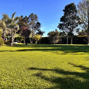 Venta Terreno de 730m2 con ligustrina parquizada en Parque Sakura
