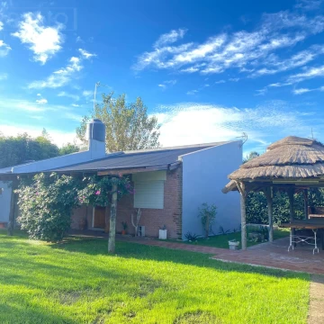 Venta casa 3 ambientes con pileta en Parque Sakura, Exaltacion de la Cruz