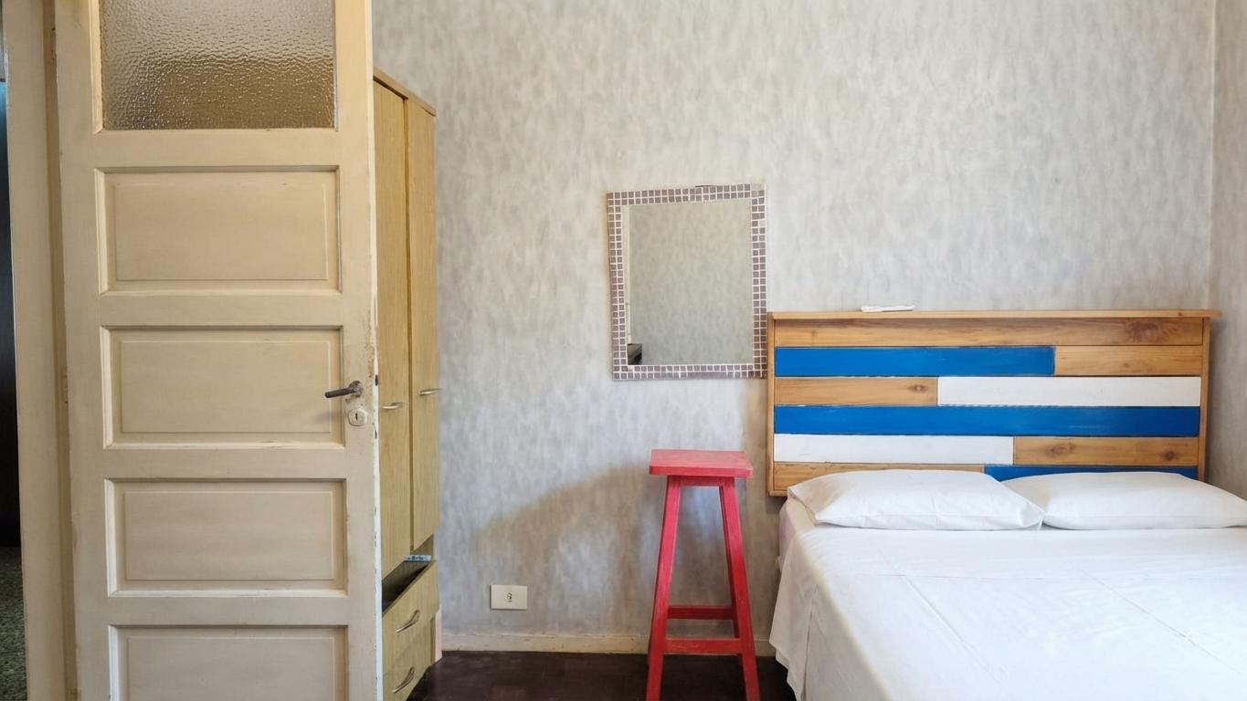 Dormitorio contrafrente (IA)