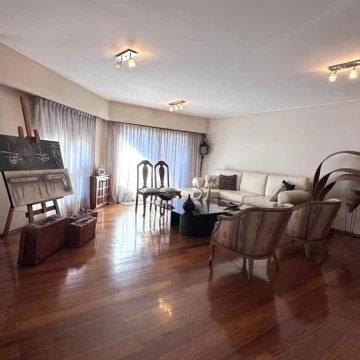 Departamento en Venta 3 dormitorios Piso completo con Cochera en Bv. Illia