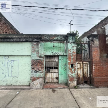 TERRENO EN PLAZOLETA MITRE, SOBRE AVENIDA SARMIENTO, FRENTE AL MERCADO