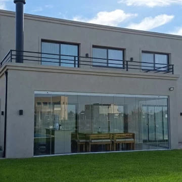 Casa En Venta - 6 Ambientes - Con Piscina