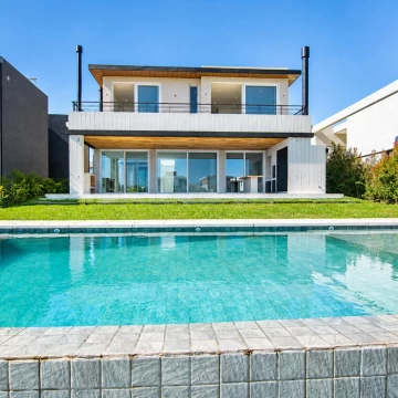 Casa en venta 8 ambientes en Nordelta, Carpinchos a la laguna