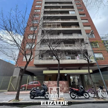 Ayacucho y Av. Peron - 3 amb muy luminoso - Venta