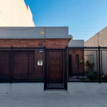 Casa en Venta 4 Amb. Jardín Apto Crédito - Pompeya
