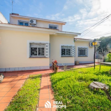 Casa de 5 ambientes en venta jardín patio garaje en Villa Adelina Vicente López zona norte