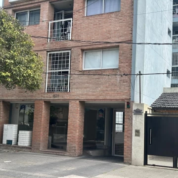 Departamento en ALQUILER de 1 dormitorio con patio - La Plata