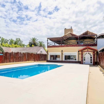 Casa y lote, en Barrio CUBE en Venta