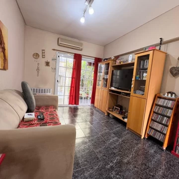 OPORTUNIDAD-Departamento 3 ambientes en PB con cochera ,patio y parrilla-Monte Grande