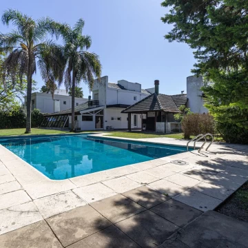 Lote Interno con Piscina - Calle Principal - Campo Chico