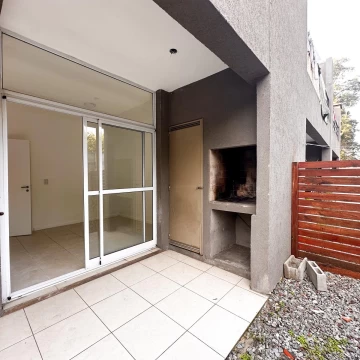 Departamento en complejo, cerca al Shoping Palmas del Pilar