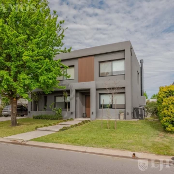 Casa en Venta. Ayres Plaza. Comunidad 7. Lote 5.