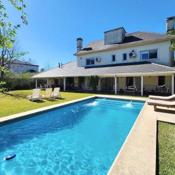 Casa en venta en el Barrio La Pradera, Pilar