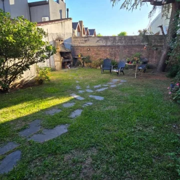 VENTA CASA 6 AMBIENTES BERNAL CENTRO