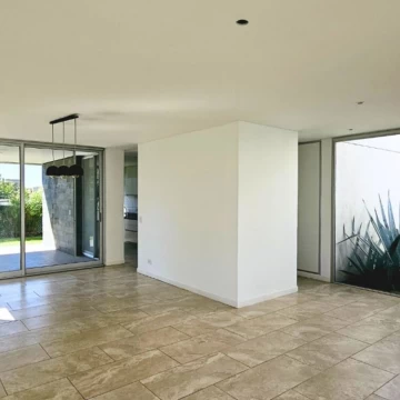 Casa 4 ambientes Venta Los Troncos