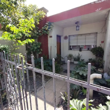 Venta casa 5 ambientes y garaje en Bosques