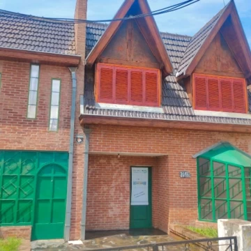 VENTA CASA 8 AMB CON PATIO BERAZATEGUI