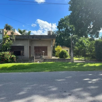 VENTA CASA Y LOTE LINDERO BERAZATEGUI