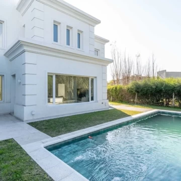 CASA VENTA NUEVO QUILMES 6 AMB. APTO CREDITO