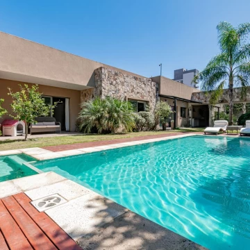 Casa Venta Bernal Centro 5 amb piscina jardin