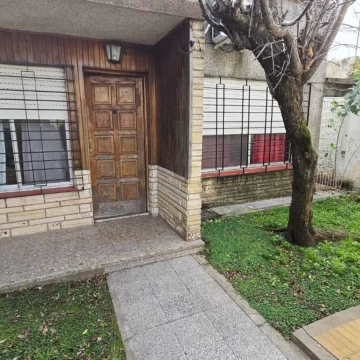 VENTA CASA 3 AMB. PARQUE Y COCHERA EZPELETA