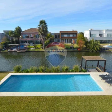 VENTA CASA 5 AMB PISCINA, QUINCHO EN NUEVO QUILMES