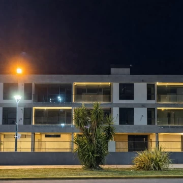 VENTA DPTO 3 AMB CON PATIO- COCHERA PARQUE LINEAL