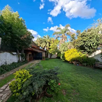 VENTA CASA 4 AMB CON COCHERA Y PARQUE, QUILMES O.