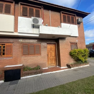CASA DUPLEX 3 AMBIENTES CON COCHERA EZPELETA
