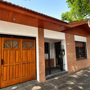 CASA 4 AMBIENTES CON GARAJE Y PATIO EN QUILMES