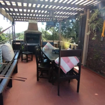 Venta casa 3 ambientes Y cochera B° Parque Bernal