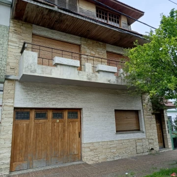 Venta Casa 7 ambientes con cochera Sarandí