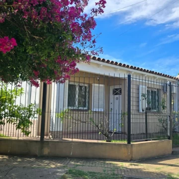 VENTA CASA 3 AMBIENTES CON COCHERA EN QUILMES