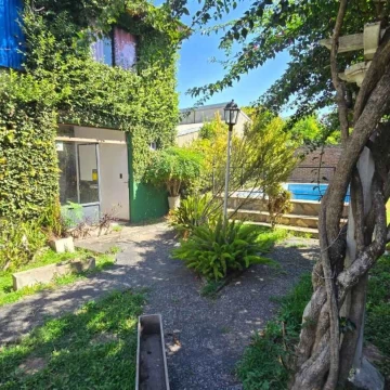 VENTA CASA 5 AMB. PILETA QUINCHO QUILMES
