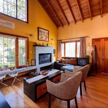 VENTA DE CASA QUINTA 7 AMBIENTES F.VARELA