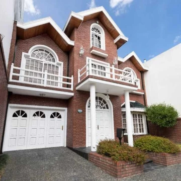 VENTA CASA QUILMES OESTE 3 PLANTAS 5 ambientes