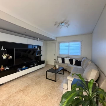 VENTA DUPLEX 4 AMBIENTES EN QUILMES CON COCHERA