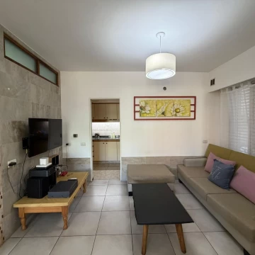 VENTA CASA 5 AMB CON COCHERA Y PATIO BERNAL
