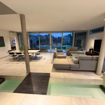 VENTA CASA 5 AMBIENTES CON PISICINA, NUEVO QUILMES