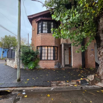 Venta Casa tipo duplex 5 amb en Quilmes.