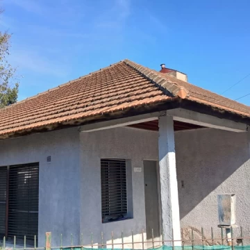 Venta casa 4 ambientes con lote en Bernal Oeste