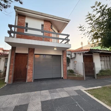 VENTA CASA 4 AMBIENTES QUILMES OESTE.
