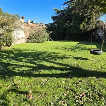 VENTA CASA 4 AMBIENTES CON AMPLIO TERRENO QUILMES