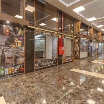 Local en Alquiler en FLORIDA Y CORRIENTES. 5,60 de vidriera - Galeria Central